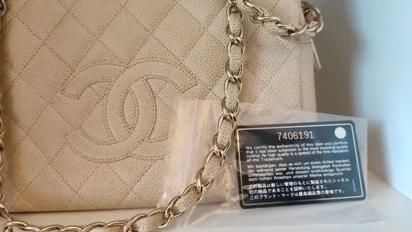 BEIGE CAVIAR DE COCO CHAIN LEATHER PURSE BAG